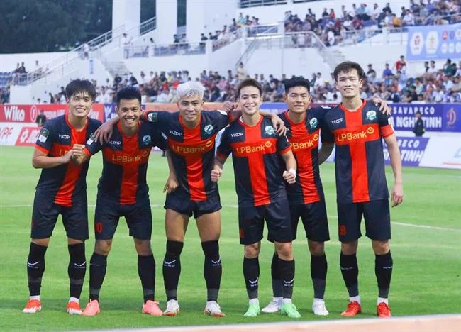 Hình ảnh minh họa việc chia sẻ thông tin có trách nhiệm của Helo888 với các đối tác và cơ quan pháp luật, đảm bảo tuân thủ và bảo mật